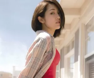 偶像渡边麻友再次放出大招，这幅福利写真不下不行啊